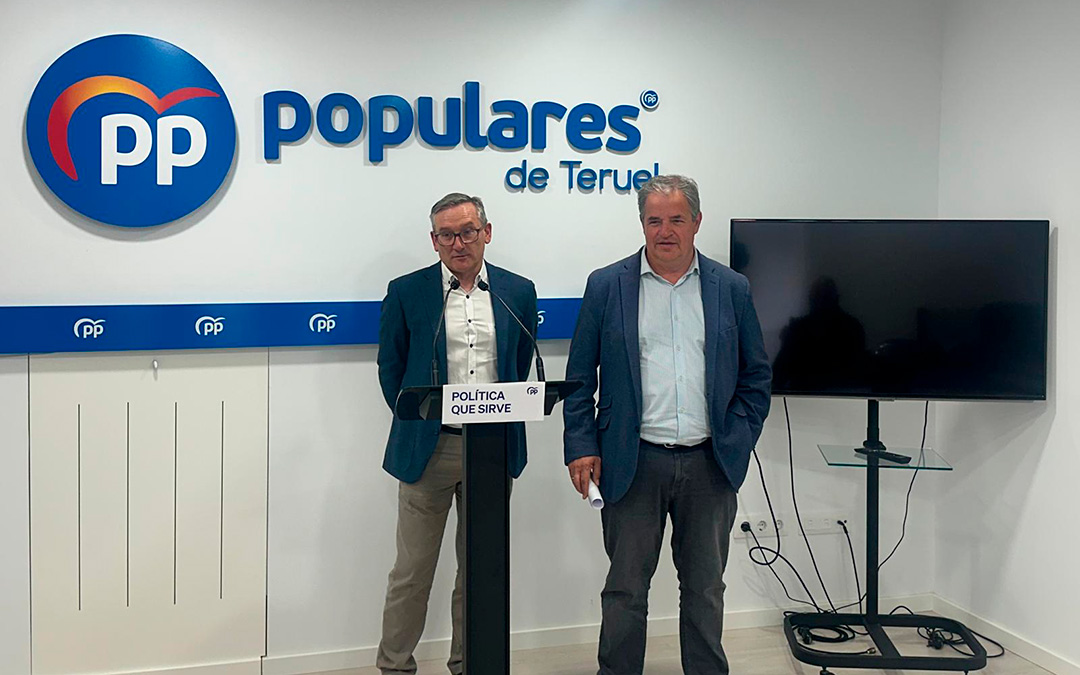 Joaquín Juste y Jesús Fuertes en la sede del PP de Teruel / PP
