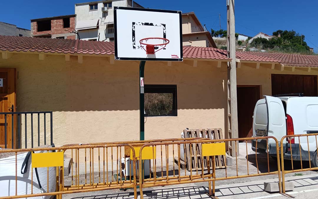Obras de construcción del nuevo comedor municipal de Mazaleón./Rosa Orona