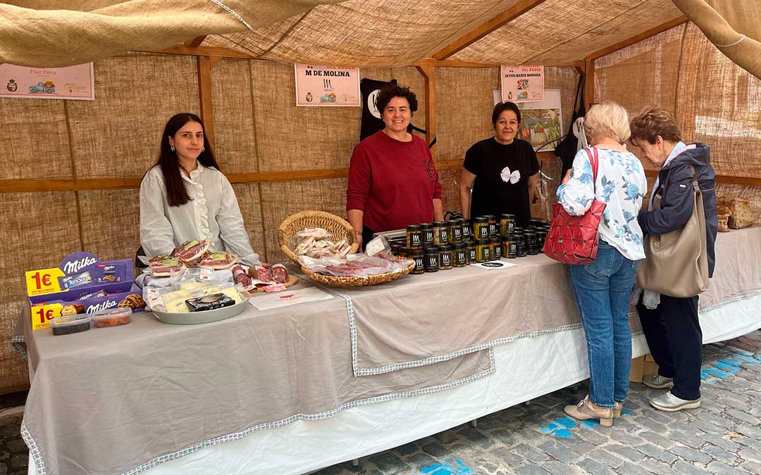 Primer mercado Cultura del Sabor de Caspe que se ha celebrado este sábado / L. Castel