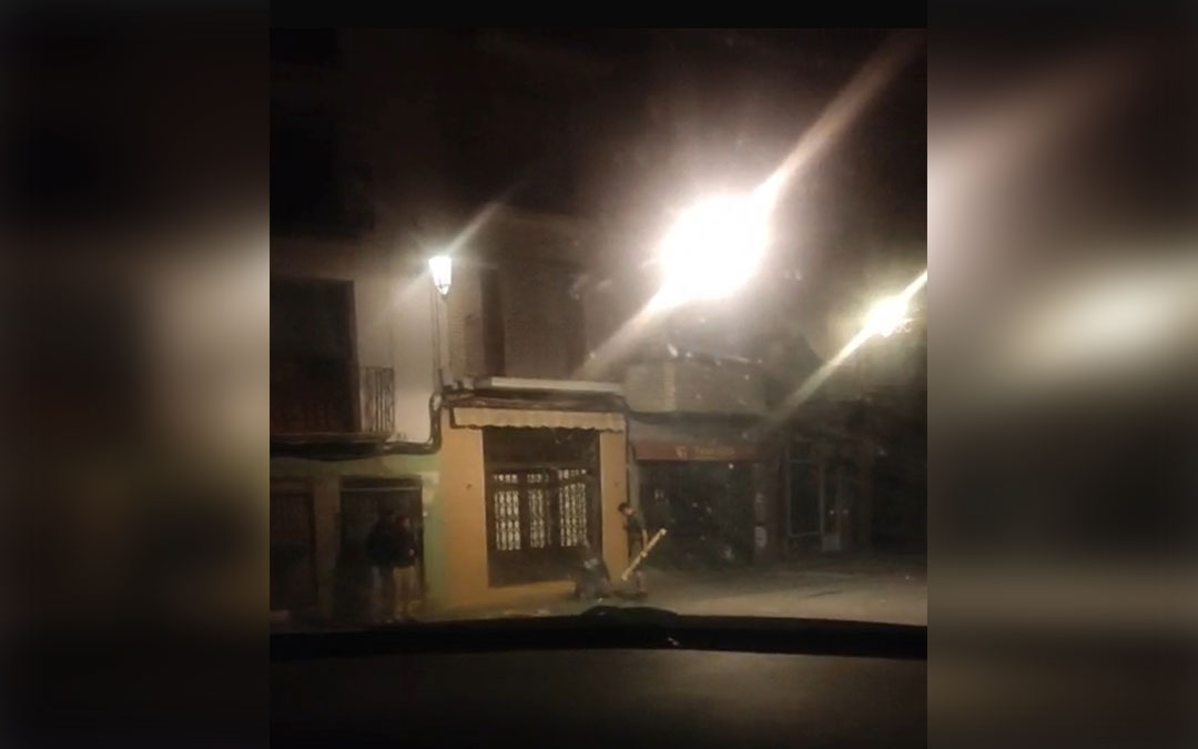 Momento de la pelea en el centro de Caspe./ L.C.
