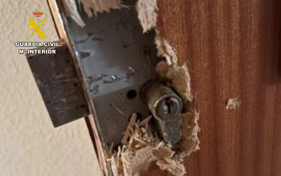 Forzaron la cerradura para poder entrar a la vivienda./ G.C.