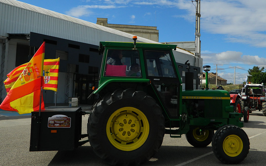 Los tractores se ponen en marcha para comenzar la ruta. / S.C