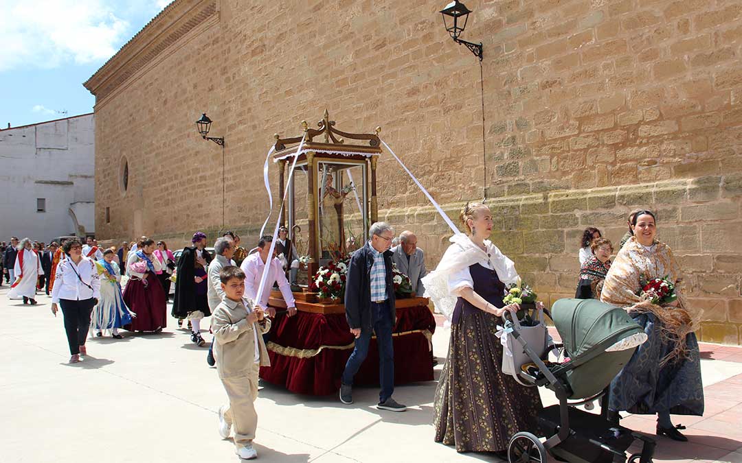 Niños, medianos y mayores salieron a la procesión. / B. Severino
