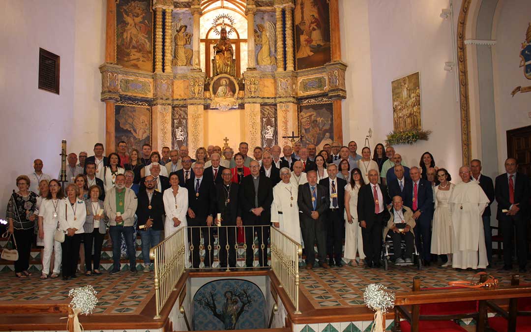 Foto de familia de los participantes en el segundo encuentro de la Hermandad de Amigos del Monasterio El Olivar de Estercuel / L. Castel