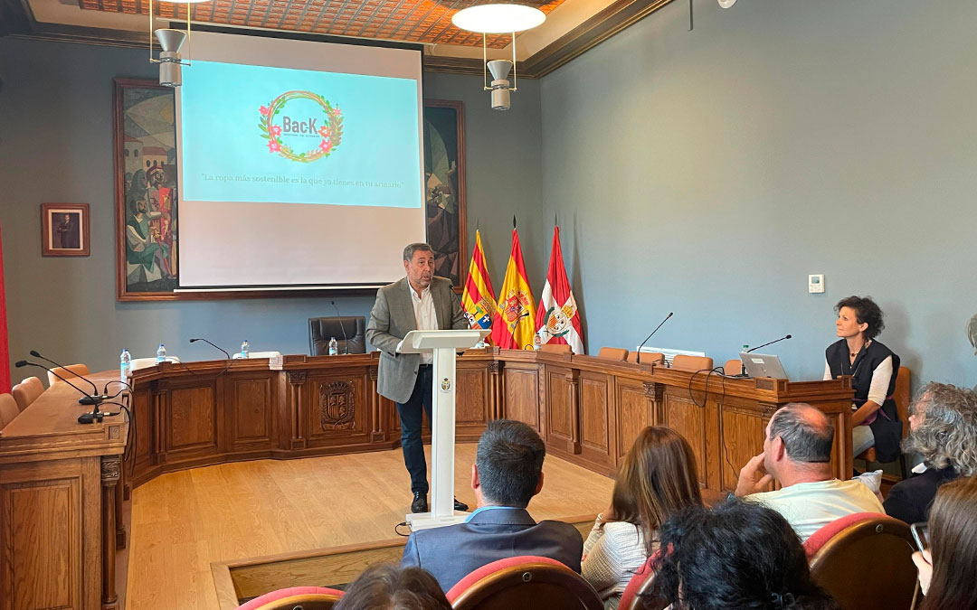 El director provincial del INAEM, José Luis Algás, en la apertura de la jornada./ S.F.