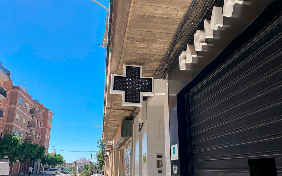 Uno de los termómetros a pie de calle en Caspe, este jueves./ S.F.