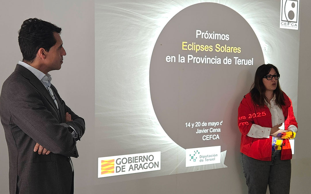Marta Sancho y Javier Cenarro, durante la presentación. / DPT