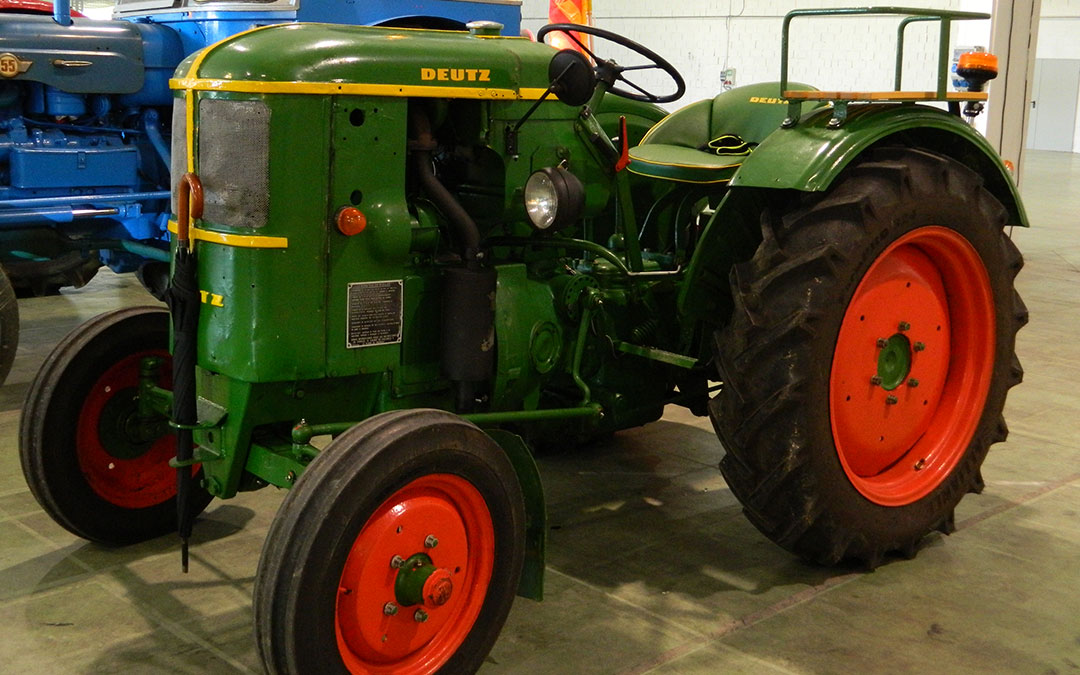 El tractor más antiguo de esta ruta, con casi 70 años. / S.C