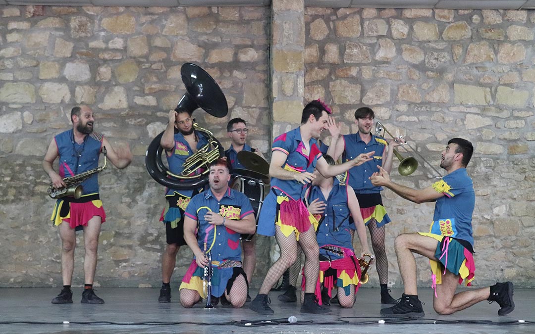 La charanga 'Artistas del gremio' inaugura el VII Festival Micromúsicas de Valdealgorfa. /A.S.
