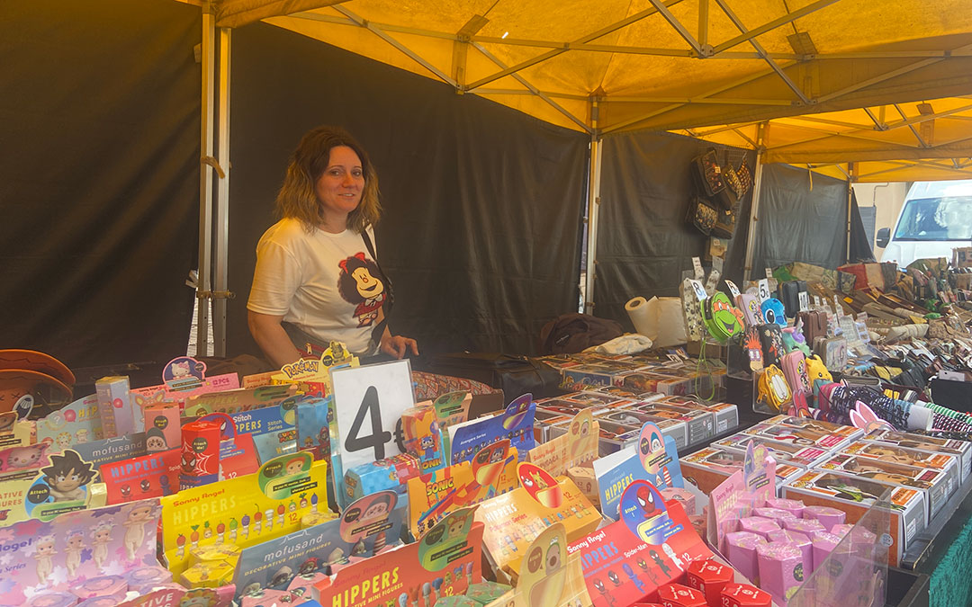 Uno de los expositores de la feria ganadera y comercial de Valderrobres. / A.Z