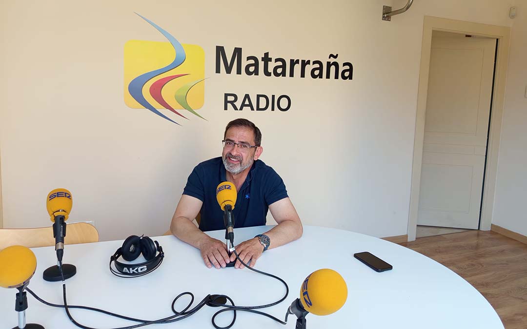 Visita a los estudios de Carlos Boné, alcalde Valderrobres./La COMARCA