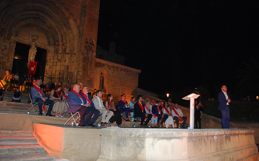 Autoridades y Compromisario de Honor durante el acto./ S.F.