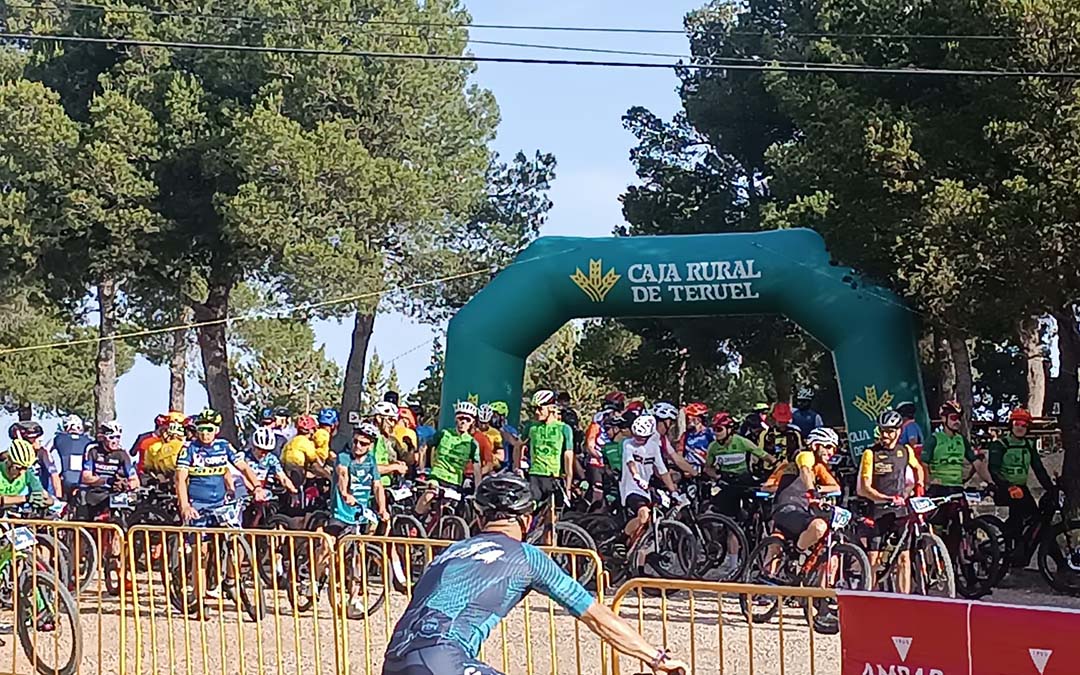 Corredores preparándose para iniciar la carrera./MJ Salvador