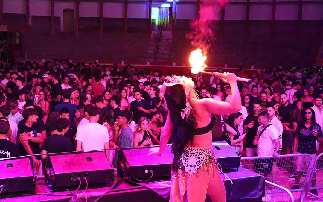 Los shows de los reconocidos Zancudos Mirror de Iconic Agency aportaron la magia visual. /A.S.