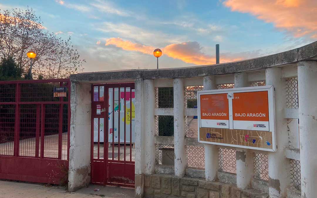 Entrada del instituto del IES Bajo Aragón./ M.M.R.
