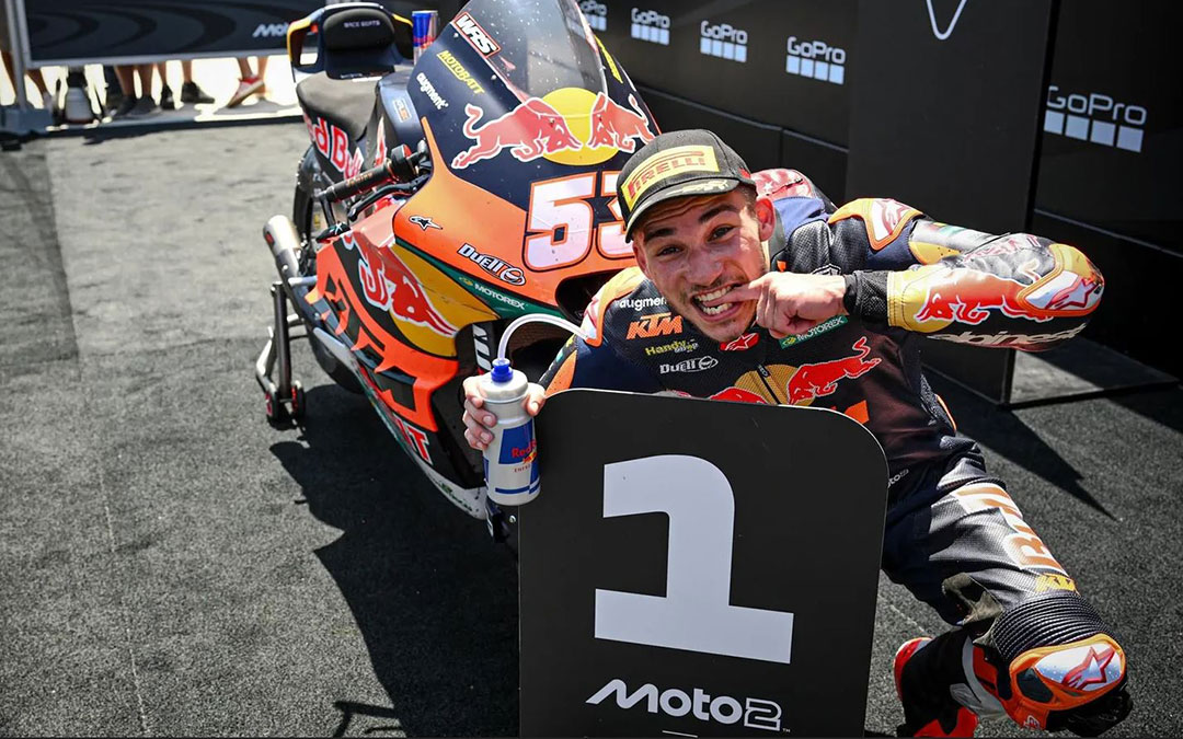 Öncü tras dar la primera victoria a Turquía en Moto2. / MotoGP.COM