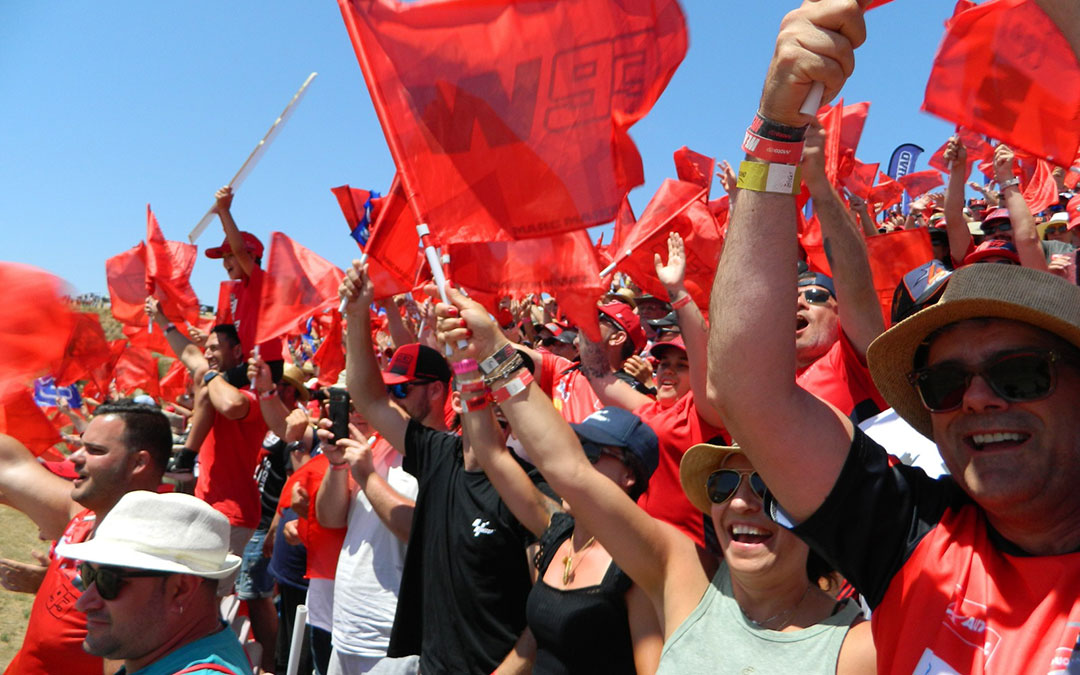 Fervor Márquez en la grada 3 de Motorland Aragón. / Sara Cubero