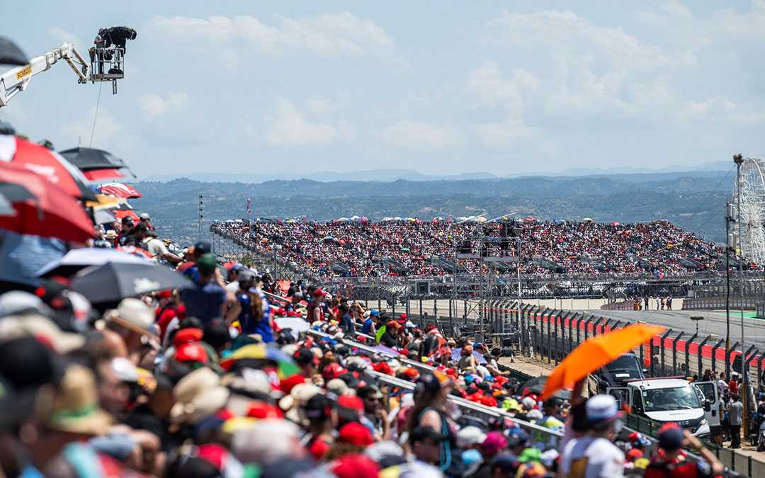 Ambiente de carrera y gradas en la jornada de sábado en las clasificatorias del Gran Premio de 2025. / Motorland Aragón