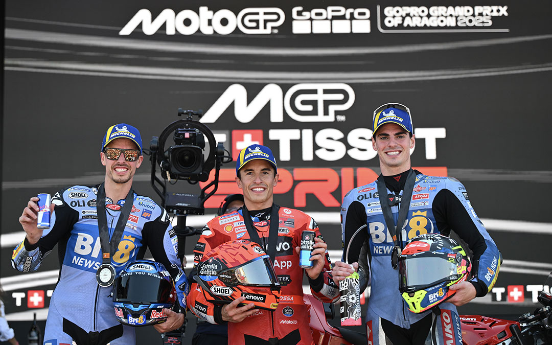 Podio español en la Tissot Sprint con Marc Márquez primero, seguido de Álex Márquez y Fermín Aldeguer. / MotoGP.COM