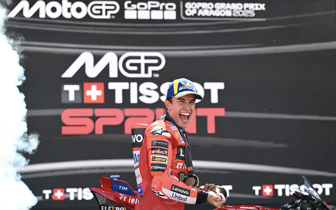 Un Marc Márquez exultante celebrando el podio de la Tissot Sprint. / MotoGP.COM