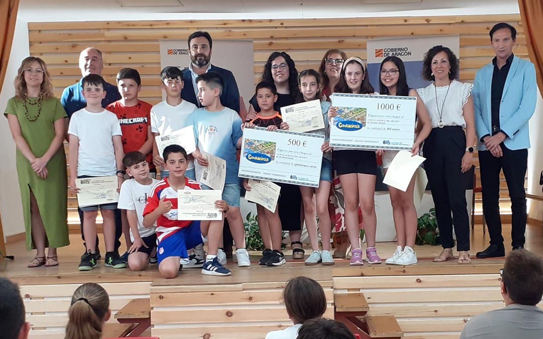 Los alumnos han recibido este martes sus premios con los diplomas acreditativos./ DGA