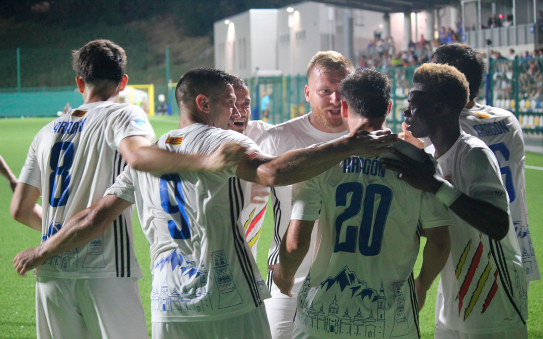 La Selección Aragonesa celebra su gol marcado en su partido contra San Marino