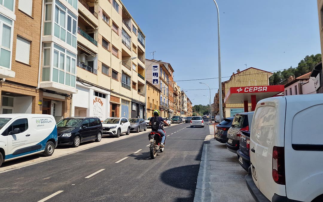 La avenida Maestrazgo ya asfaltada este jueves./ L.G.