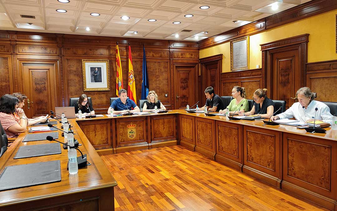 Pleno ordinario de junio del Ayuntamiento de Calanda. / Alberto Gracia