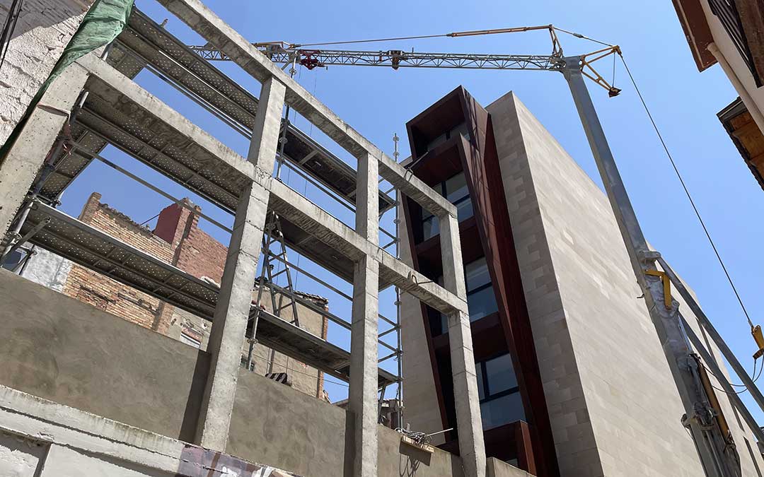 Estado actual de los dos edificios que albergarán la nueva biblioteca-espacio cultural. / S. F.