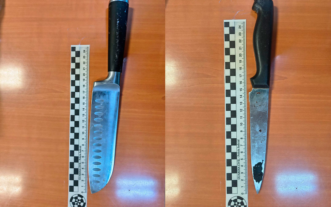 Los cuchillos incautados en la detención./ Policía Local