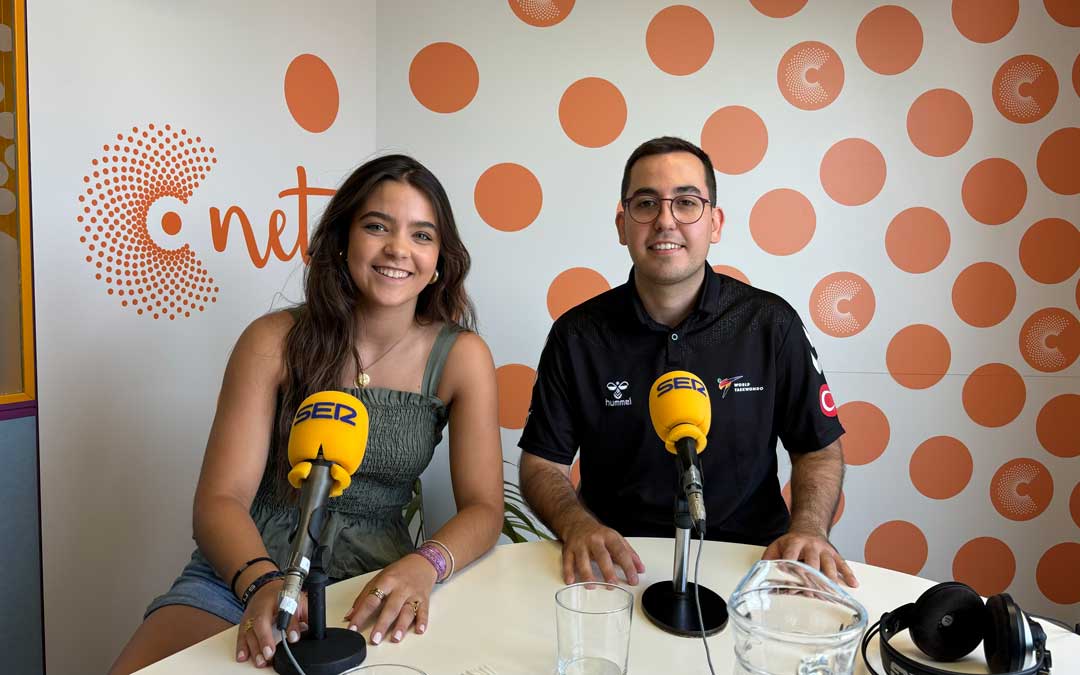 David Peralta en los estudios de Radio La Comarca./ L.C.