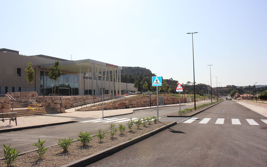 Entrada al nuevo Hospital de Alcañiz./ Laura Castel