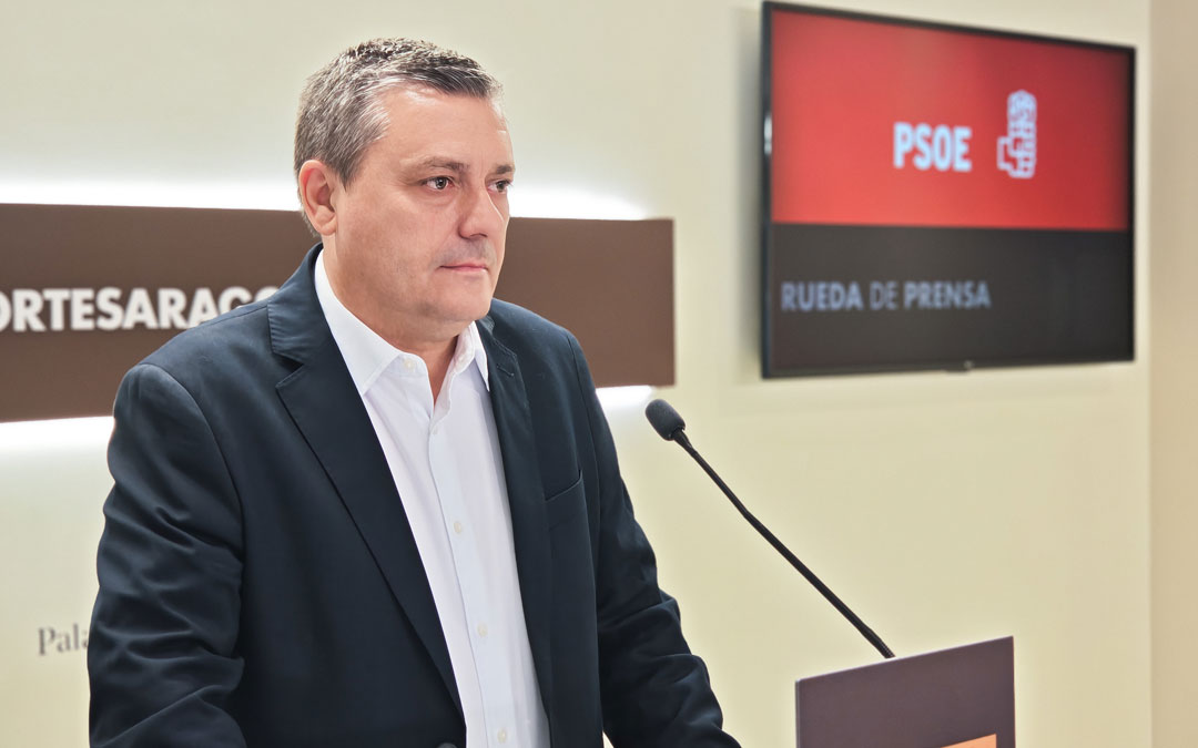 Fernando Sabés en rueda de prensa./ PSOE