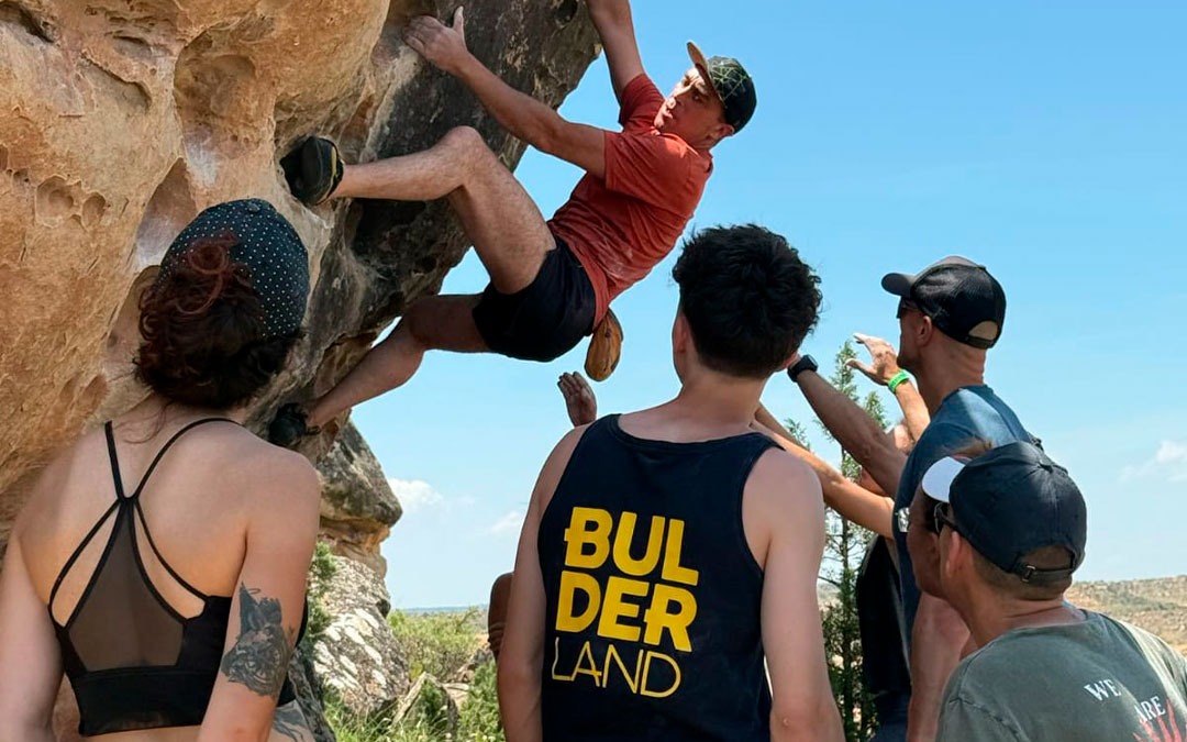 Actividad boulder en el II Sargantanas Indoor./ Club de Montaña Zalagarda