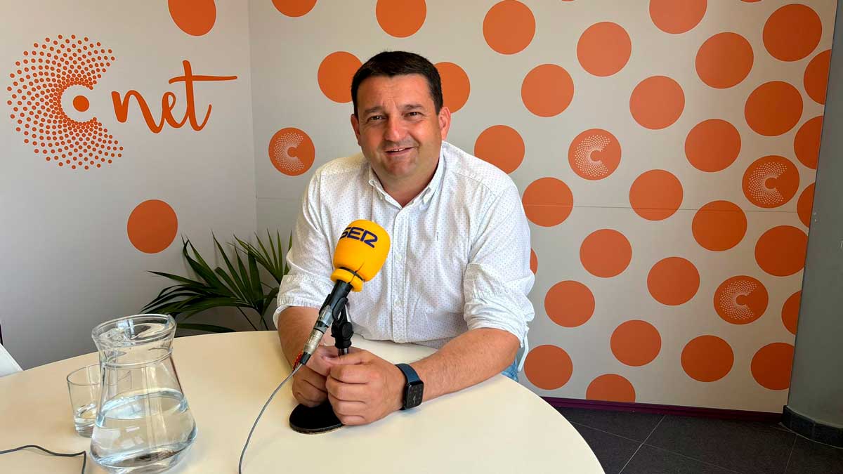 Miguel Ángel Estevan en Radio La Comarca./ L.C.