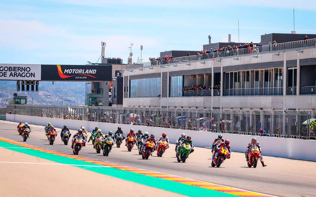 El Campeonato de España de Superbike arrancará hoy y se alargará durante todo el fin de semana. En la imagen, salida de Superbike en la visita del ESBK 2023./ Motorland.