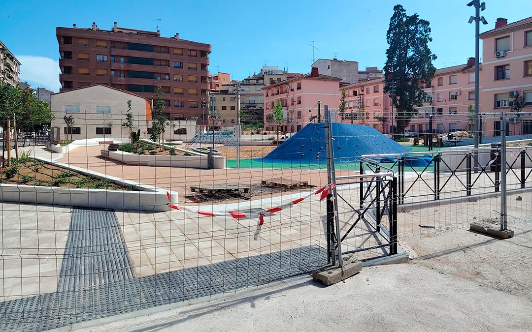 Estado en el que se encuentran las obras del parque de la avenida Aragón de Alcañiz./ A.G.