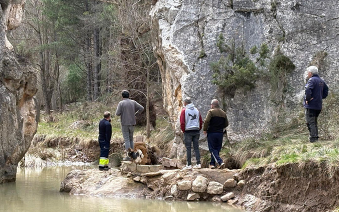 Los 58 miembros de la comunidad no pueden regar debido a que las infraestructuras siguen destruidas siete meses después de la DANA. / CEDIDA