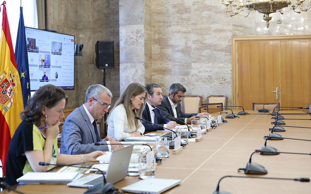 Instantes en los que CCAA han aprobado por unanimidad el reparto territorial de, presupuesto del Fondo de Cohesión y Transformación. / MITECO