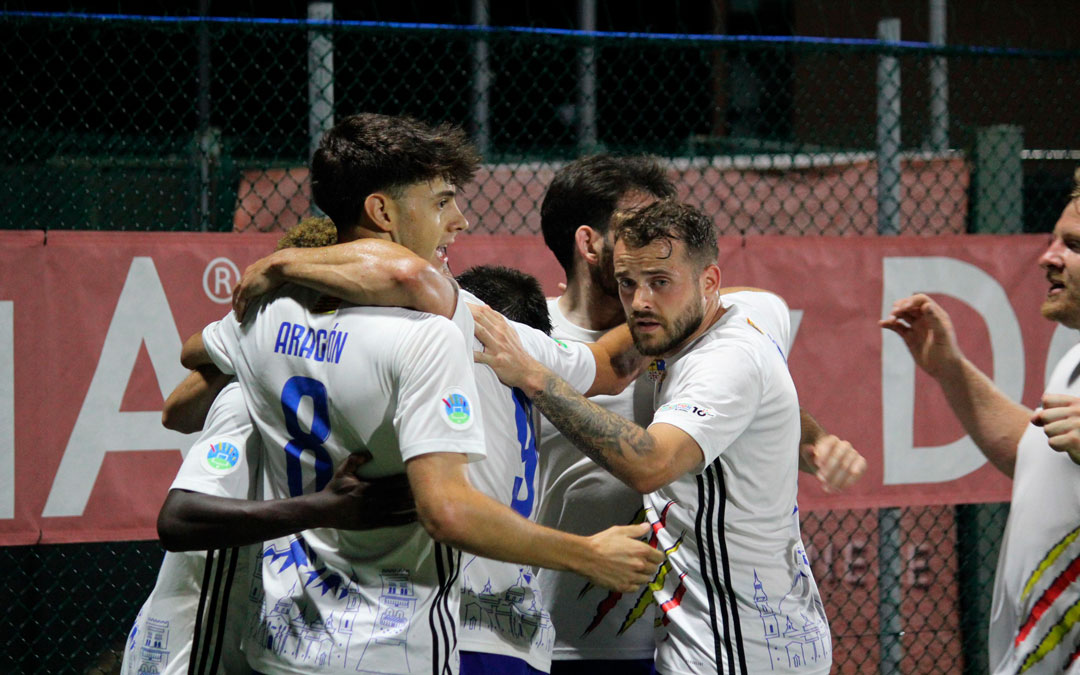 La selección aragonesa celebra uno de los goles marcados a la Vojvodina