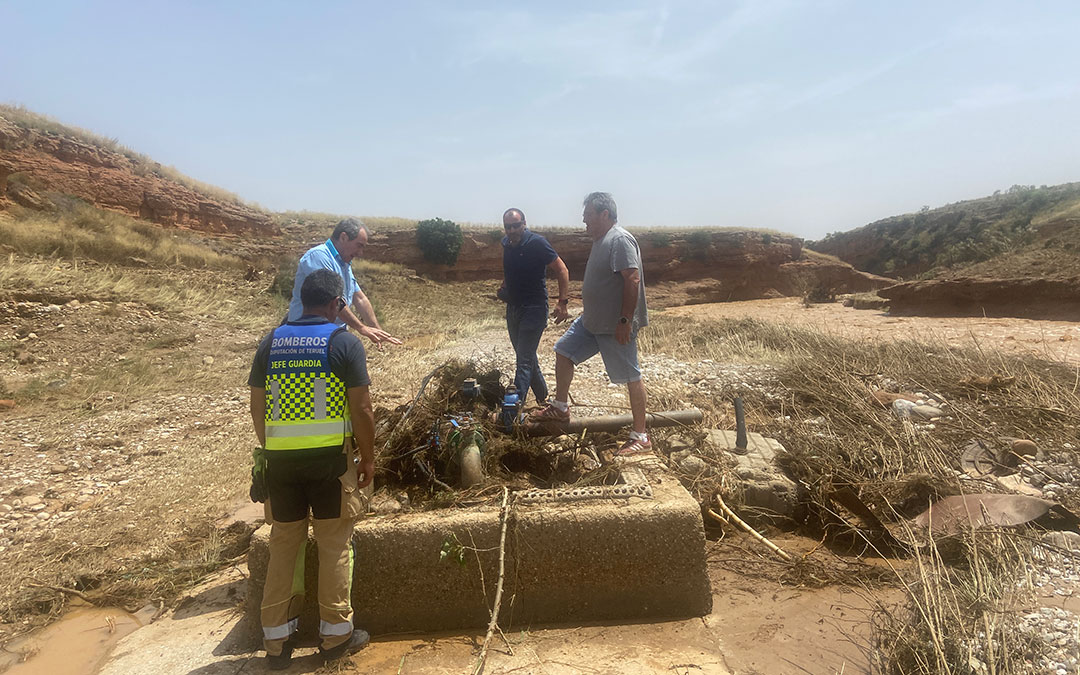 Uno de los pozos que ha quedado totalmente anegado por la subida del agua del río Aguasvivas/ A.Z