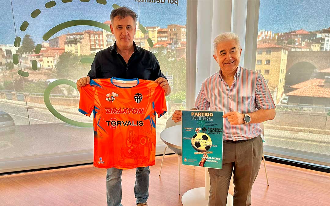 Joaquín Moreno y Miguel Ángel Sauras en la presentación del partido benéfico./ Ayto.
