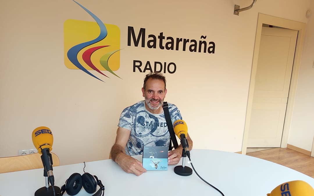 Fernando Mallén, alma mater del Grupo Barraca Band, nos presenta en el estudio su trabajo discográfico./La COMARCA