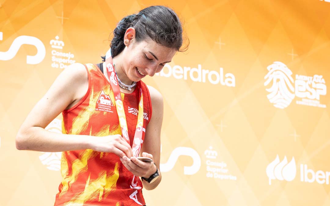 Judith Soriano, ganadora de la medalla de Plata, en categoría Junior del Campeonato de España de Kilómetro Vertical, nos acompaña en el programa./F.A.M.