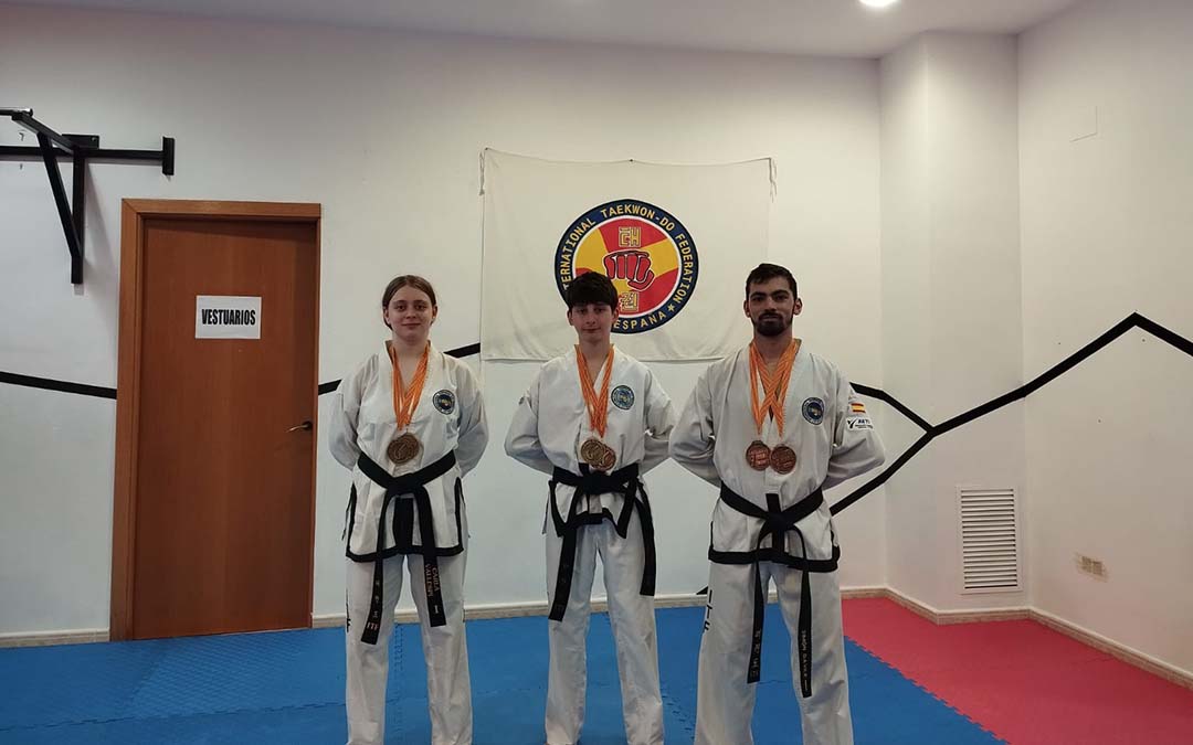 Alumnos de la escuela de Taekwondo de Valderrobres, pertenecientes a la Selección Española, que nos van a representar en el Mundial de Barcelona./D.S.