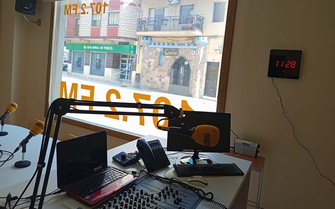 Desde el estudio de Matarraña Radio./La COMARCA