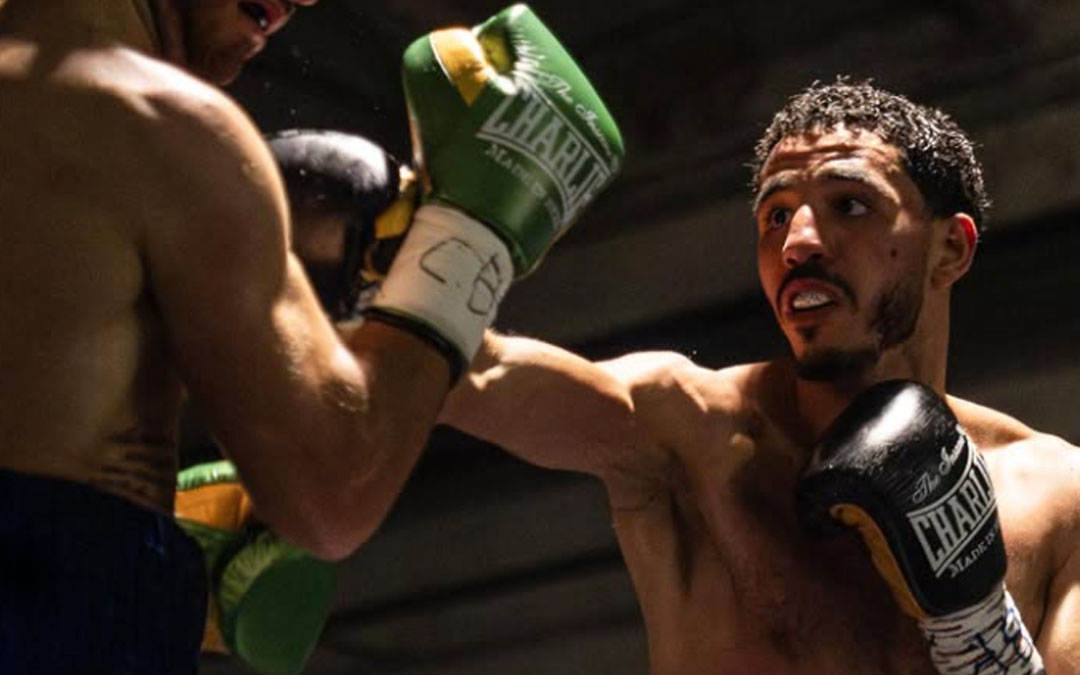 Youcef Benmhani, boxeador de 'La noche del León' durante su combate de debut./ Adrumor