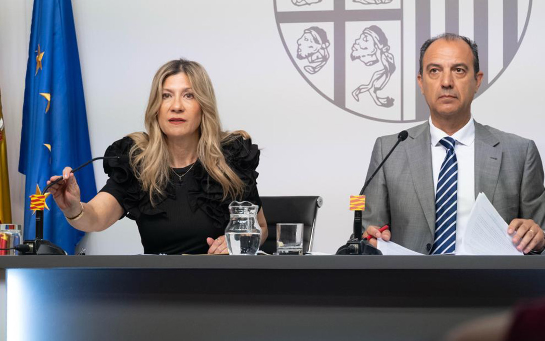 La vicepresidenta, Mar Vaquero, y el consejero de Sanidad de la DGA, José Luis Bancalero, en la rueda de prensa posterior al Consejo de Gobierno. / DGA