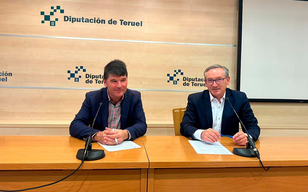 Joaquín Juste, presidente de la diputación de Teruel y Miguel Ángel Navarro diputado delegado de agricultura y ganadería, presentes en la presentación de la convocatoria. /DPT