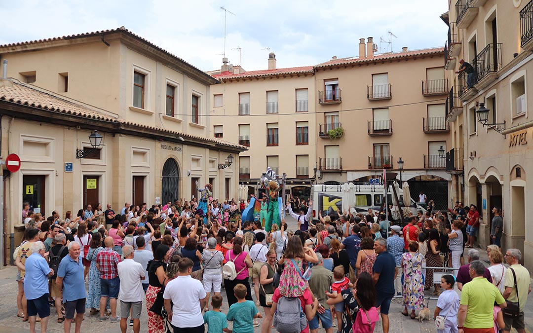 El Festival del Castillo de Alcañiz saca el teatro a las calles. /A.S.